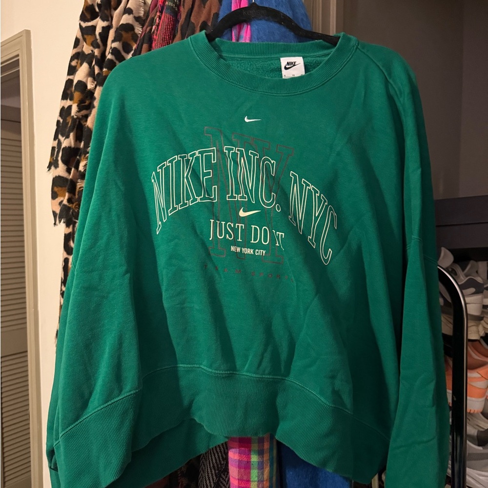 Nike Women's Green Crew Neck Sweater